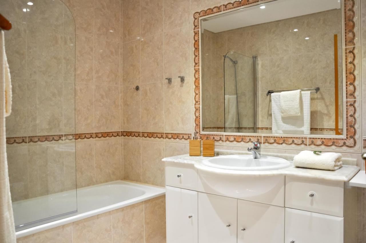 Lovelystay - 2Br Modern, Pool Access, Close To Marina & Beach Quarteira Buitenkant foto